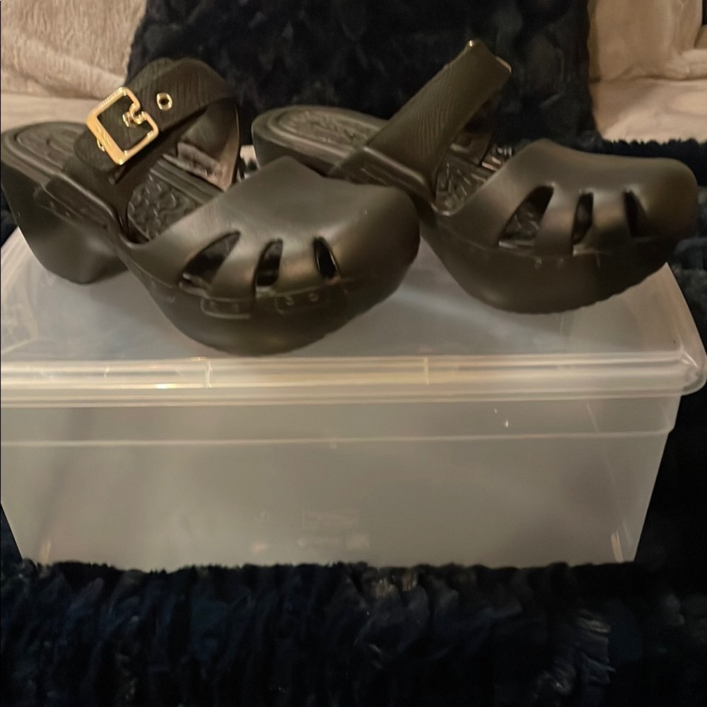 Black Chunky Sole Mules with Lattice Design